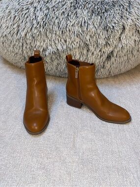 Tommy Hilfiger Brown Tan Heeled Chelsea Boots Size 6.5 Preppy Collegiate